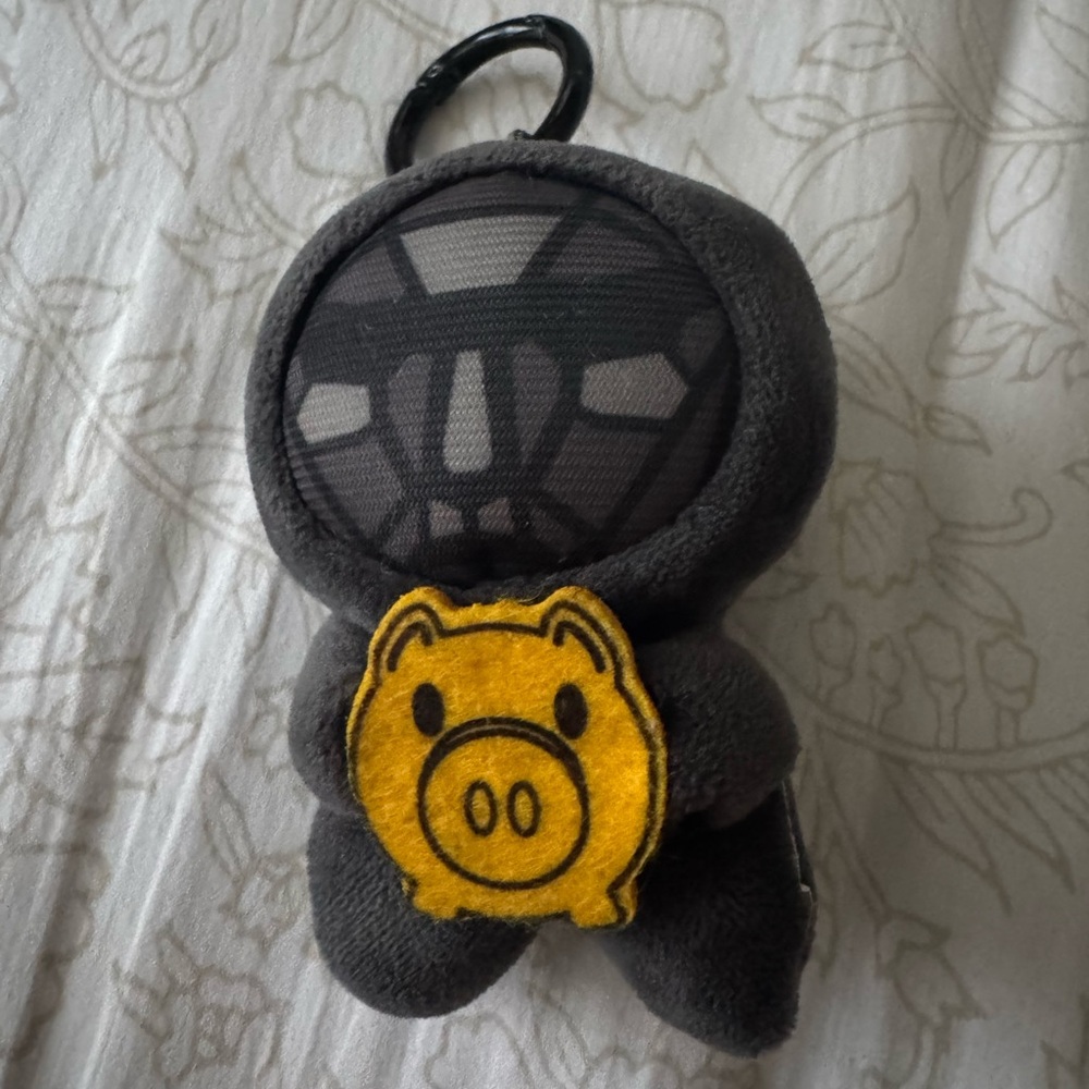 squid game frontman / inho keychain from miniso